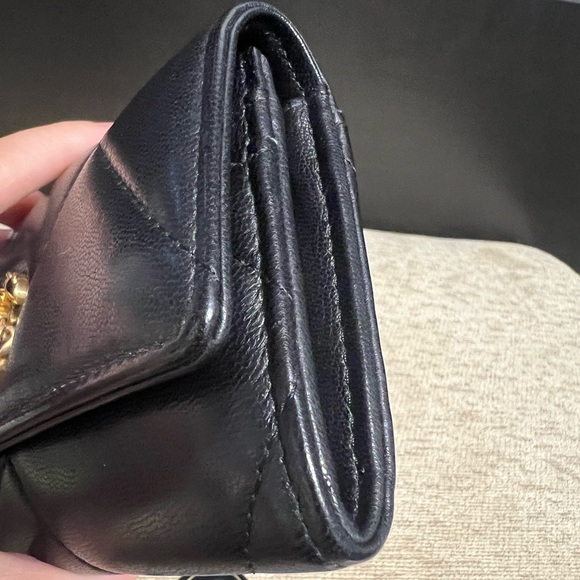 Authentic Chanel 19 Flap Lambskin Quilted Black Medium Wallet - Picture 7 of 8